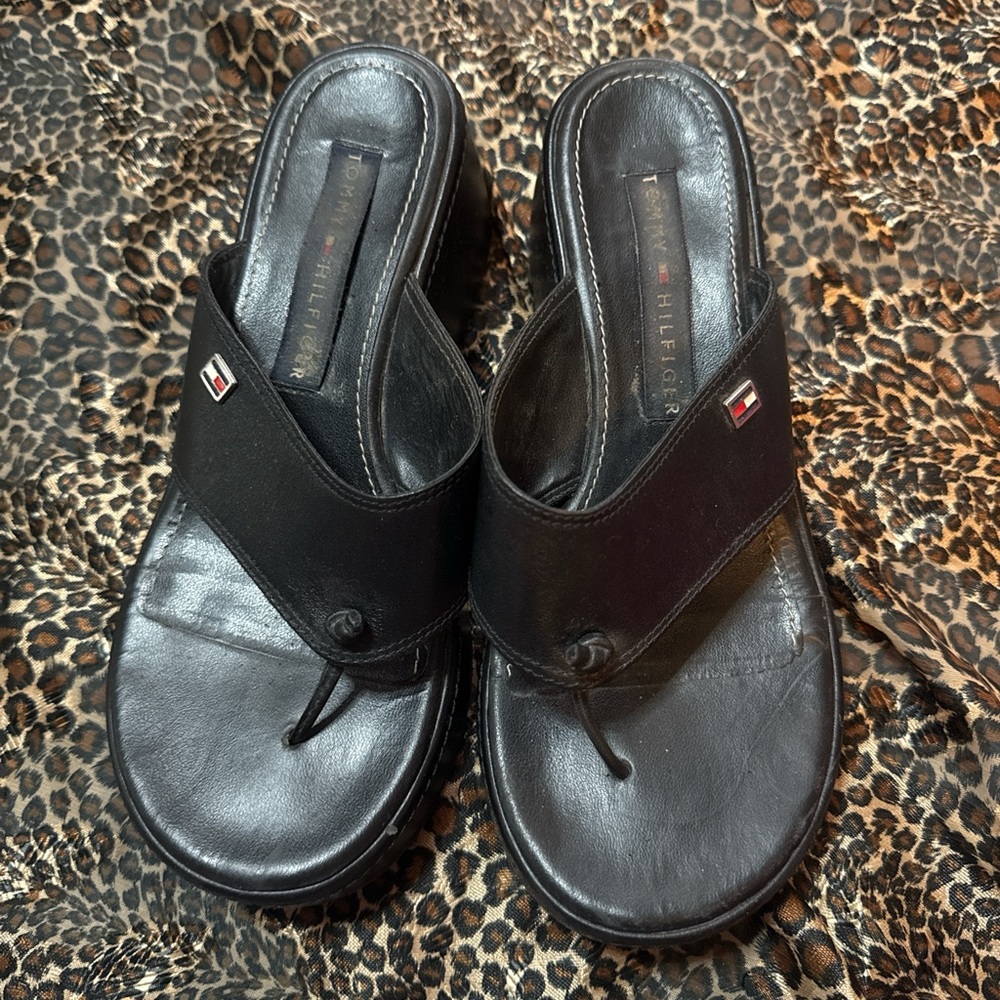 Tommy Hilfiger Black Leather Women’s Flip-Flops